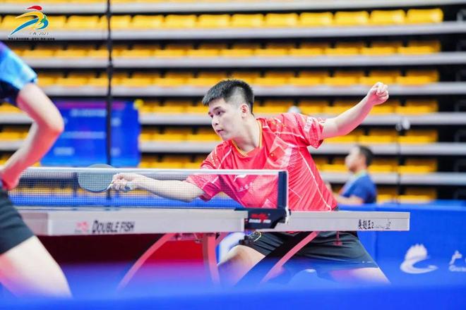 赛场欢呼的 赛场欢呼的